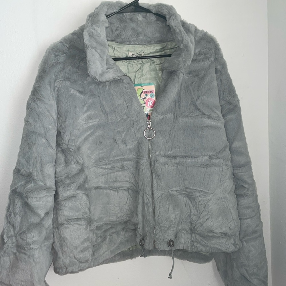 Super cute green super soft cropped jacket